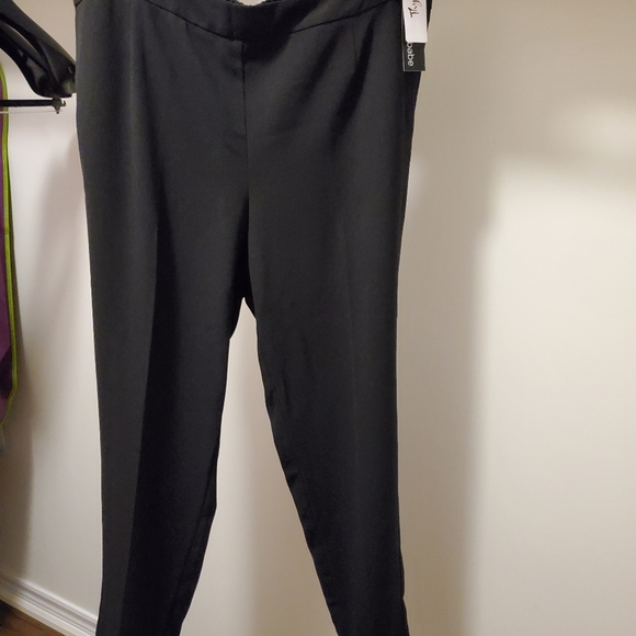 @NWT@2 for 30$,thyme maternity ankle pants, size L - Picture 2 of 7
